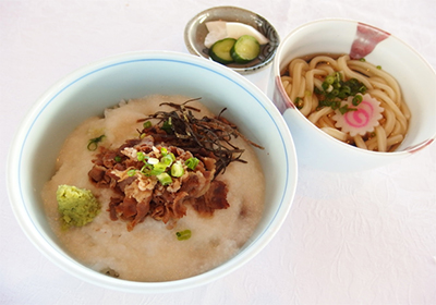 牛とろ丼とミニうどん